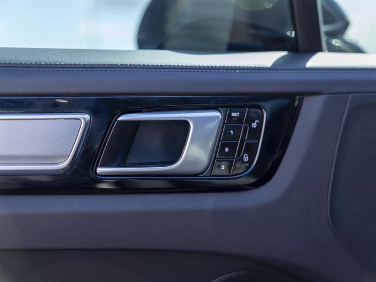 2019 Porsche Cayenne Turbo Black Photo