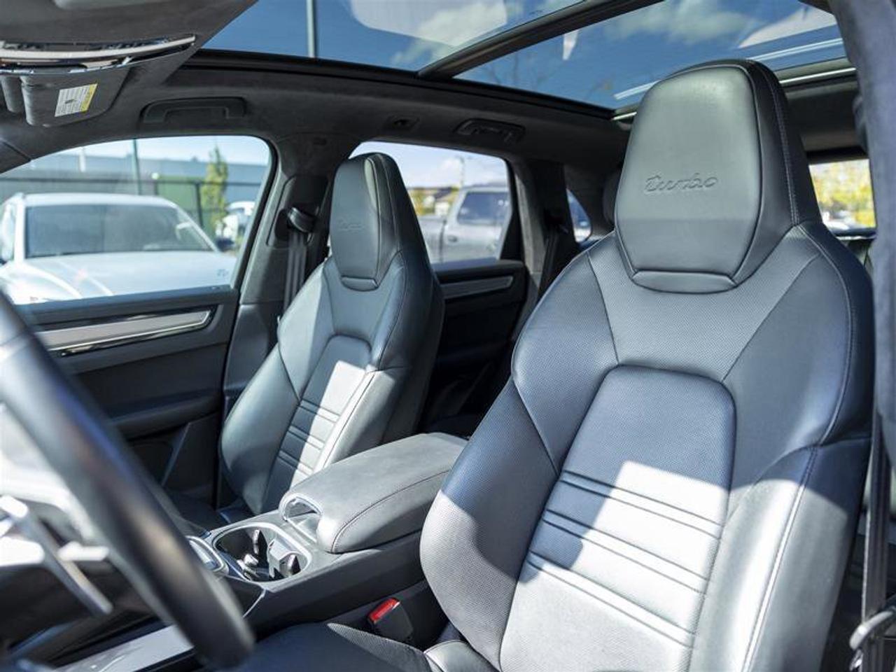 2019 Porsche Cayenne Turbo Black Photo