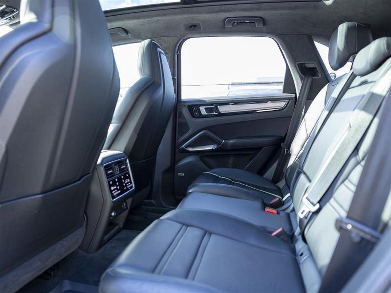 2019 Porsche Cayenne Turbo Black Photo