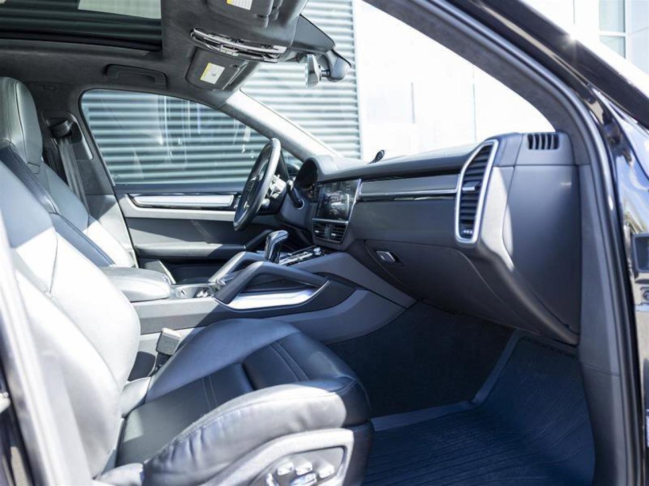 2019 Porsche Cayenne Turbo Black Photo