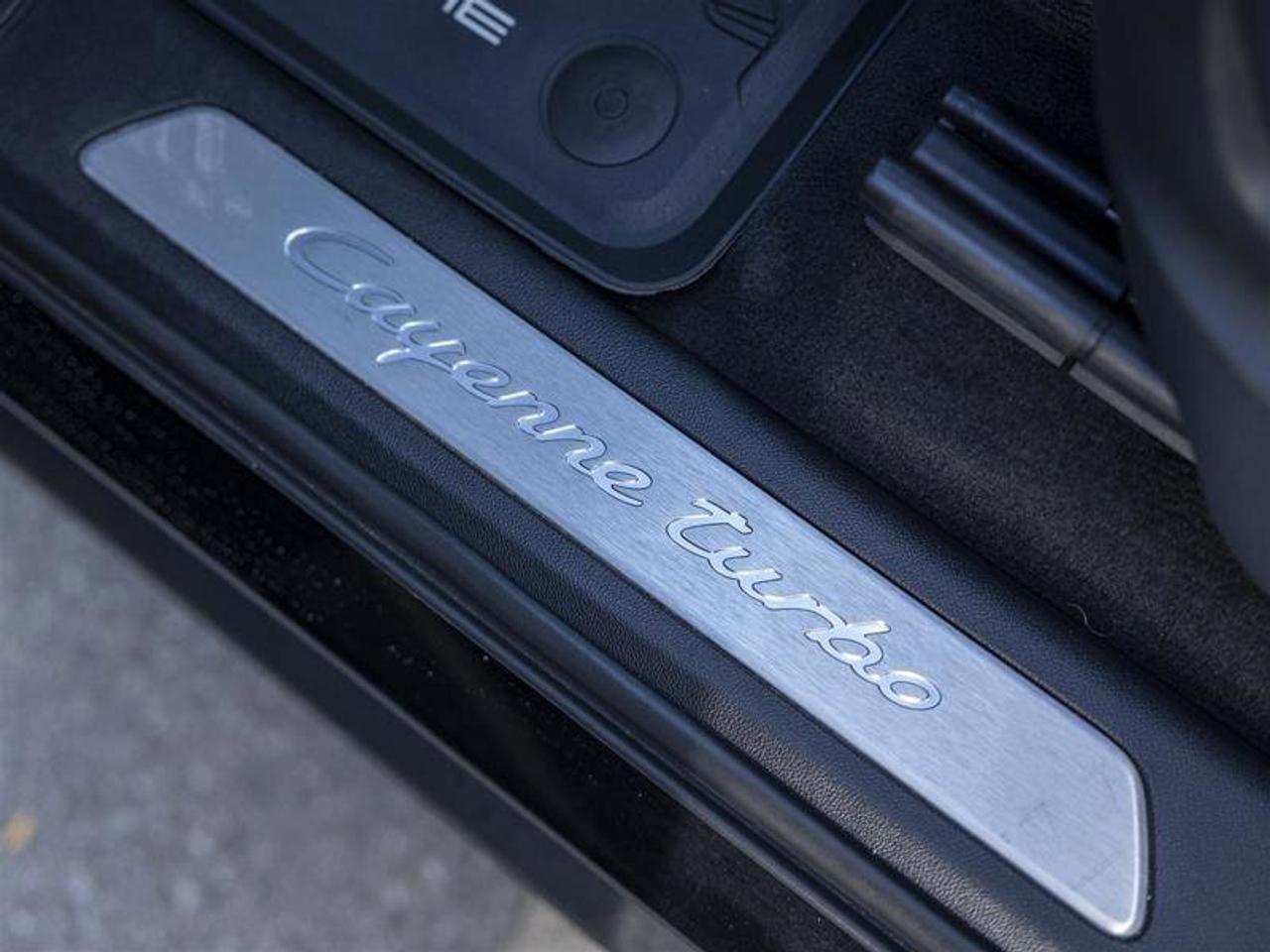 2019 Porsche Cayenne Turbo Black Photo