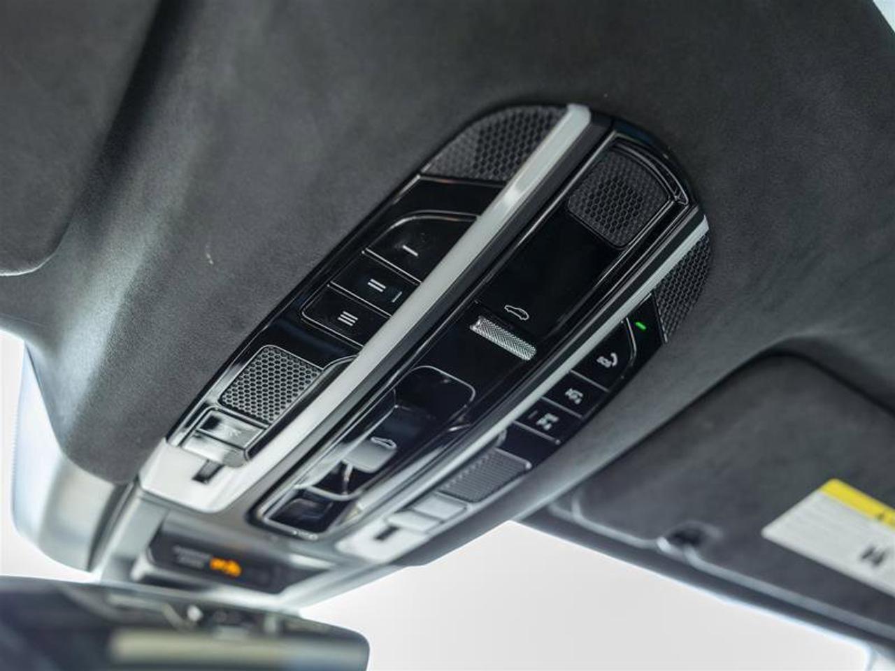 2019 Porsche Cayenne Turbo Black Photo