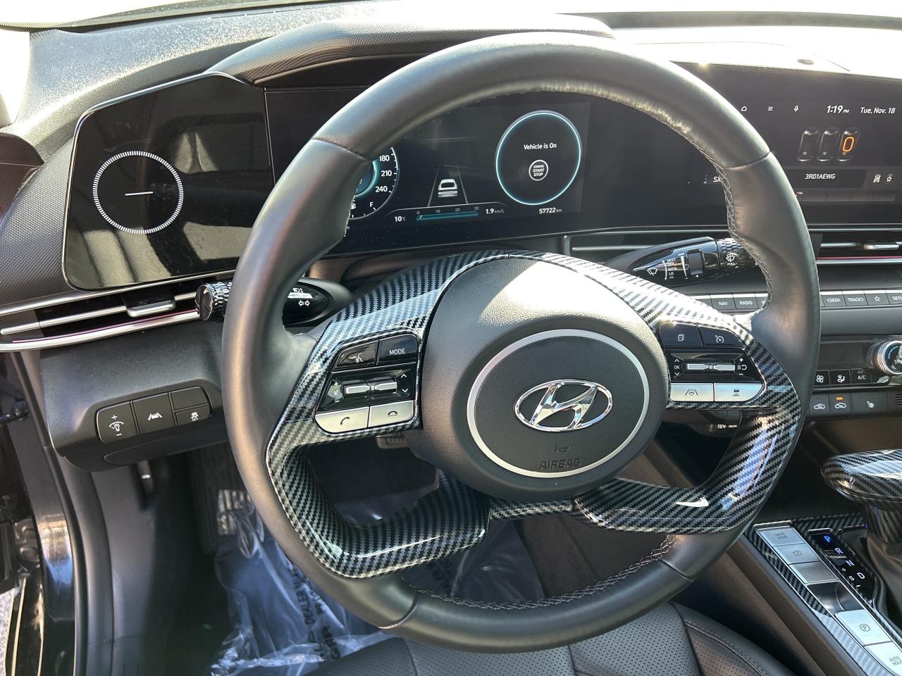 2023 Hyundai Elantra Luxury CarPlay Sunroof Navigation Leather Photo