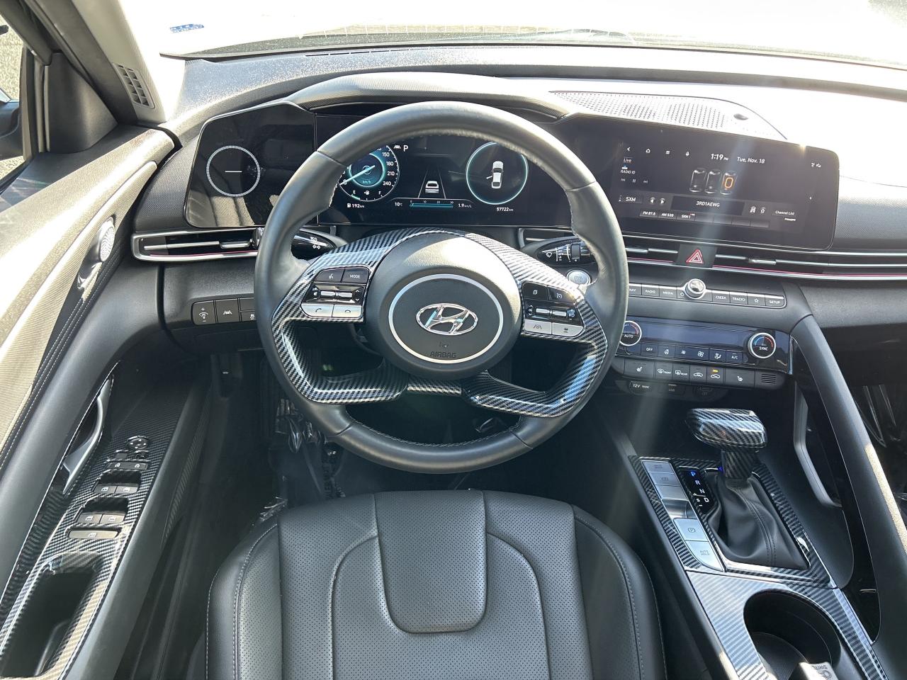 2023 Hyundai Elantra Luxury CarPlay Sunroof Navigation Leather Photo