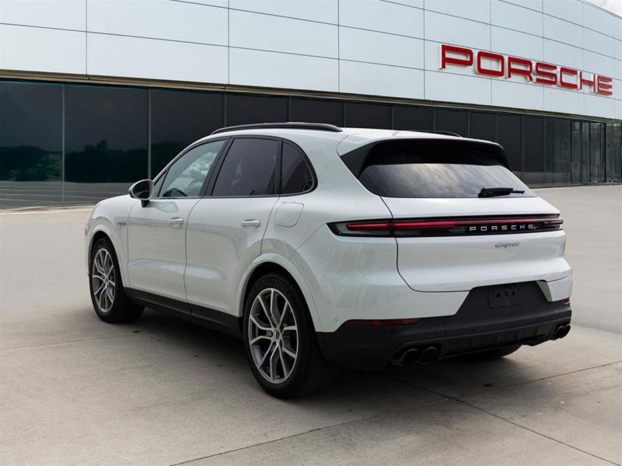 2024 Porsche Cayenne E-Hybrid White Photo