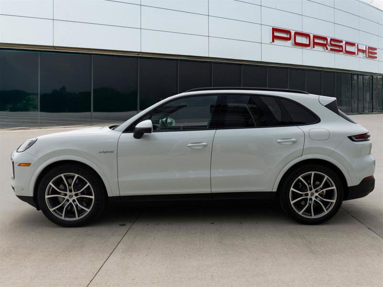 2024 Porsche Cayenne E-Hybrid White Photo