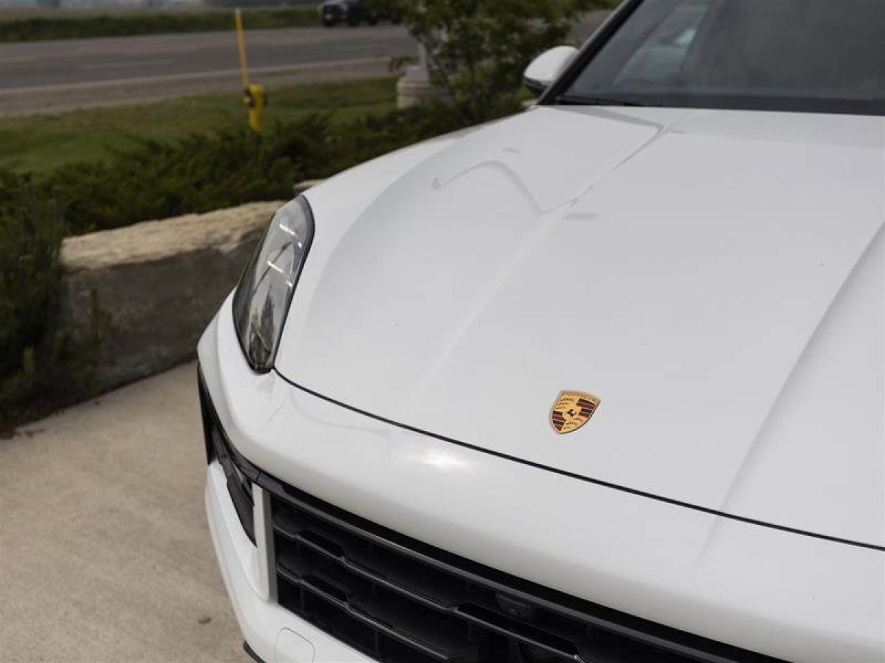 2024 Porsche Cayenne E-Hybrid White Photo