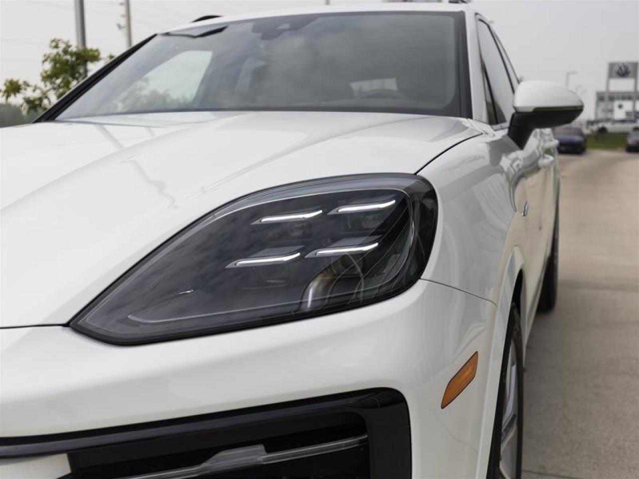 2024 Porsche Cayenne E-Hybrid White Photo