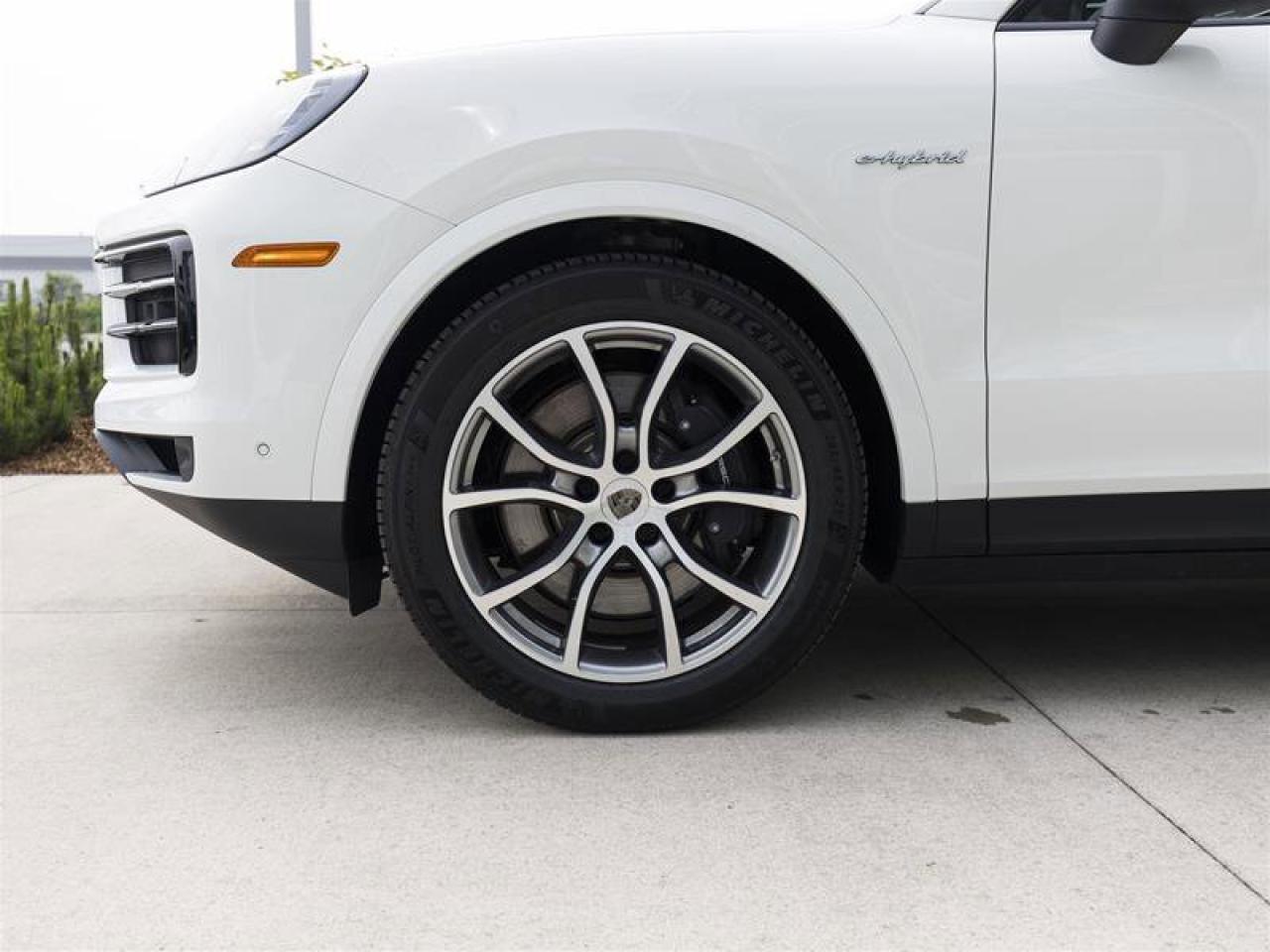 2024 Porsche Cayenne E-Hybrid White Photo