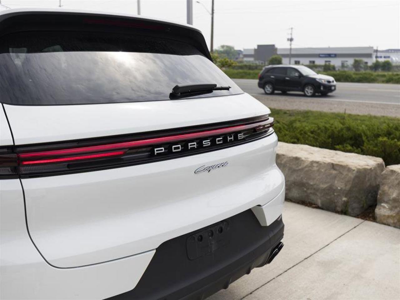 2024 Porsche Cayenne E-Hybrid White Photo