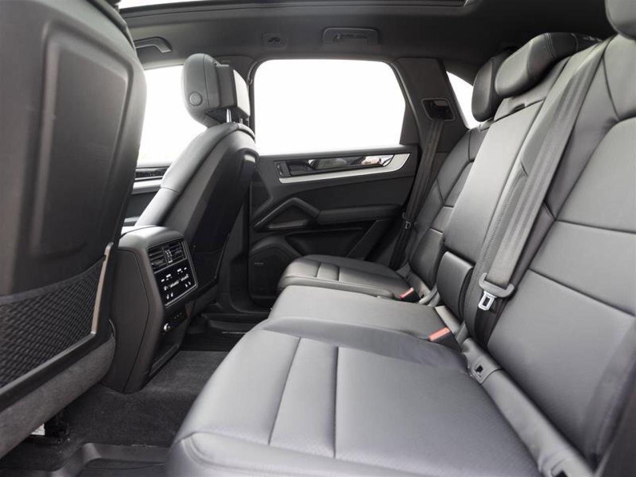 2024 Porsche Cayenne E-Hybrid White Photo