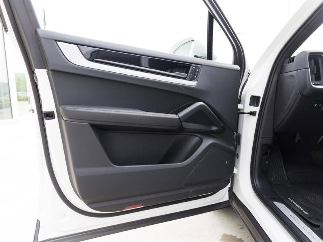 2024 Porsche Cayenne E-Hybrid White Photo