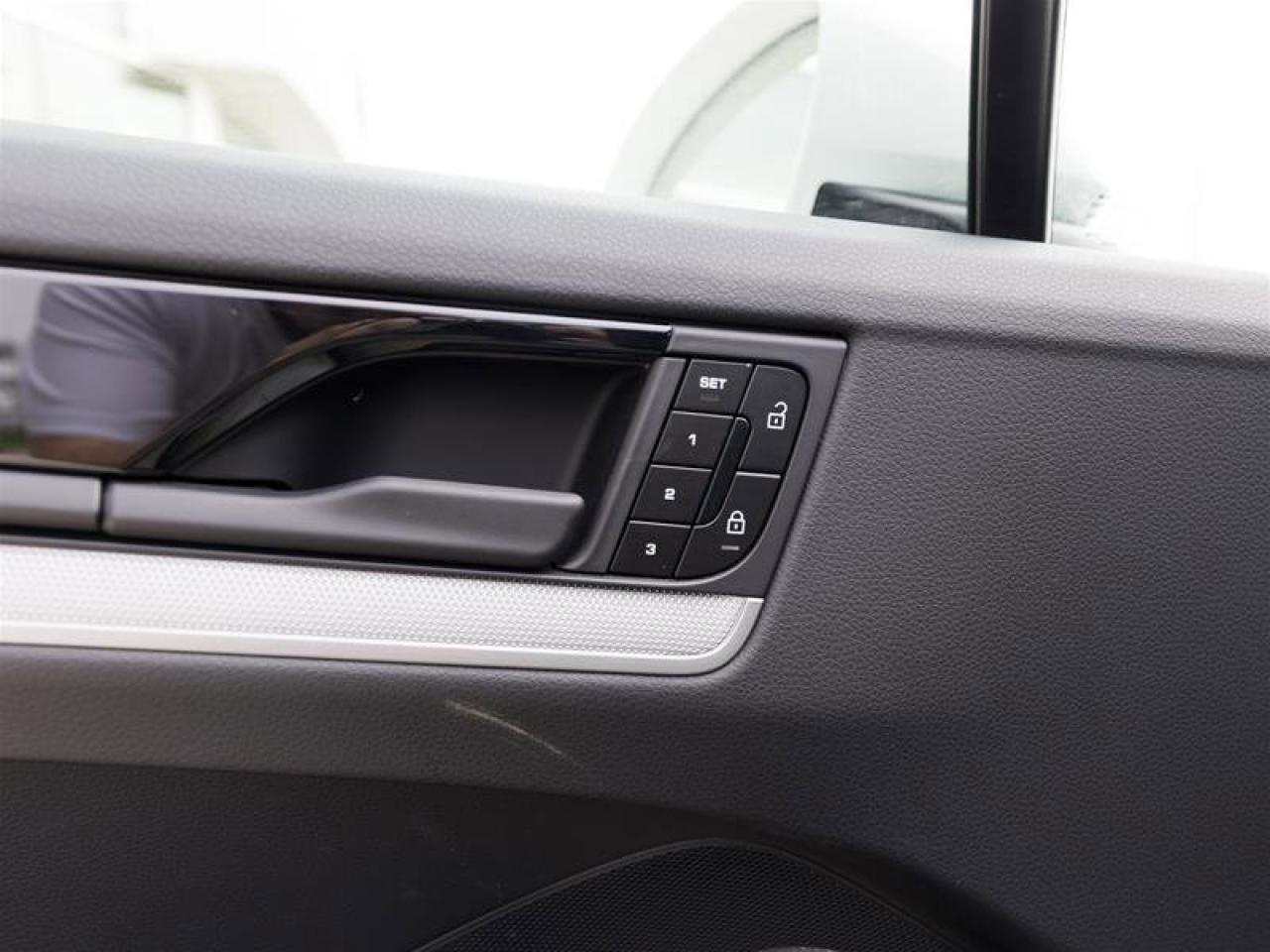 2024 Porsche Cayenne E-Hybrid White Photo