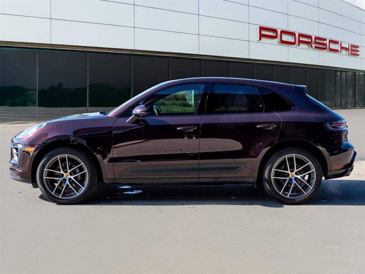 2023 Porsche Macan S Photo2