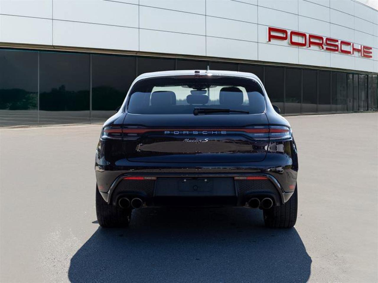2023 Porsche Macan S Photo4