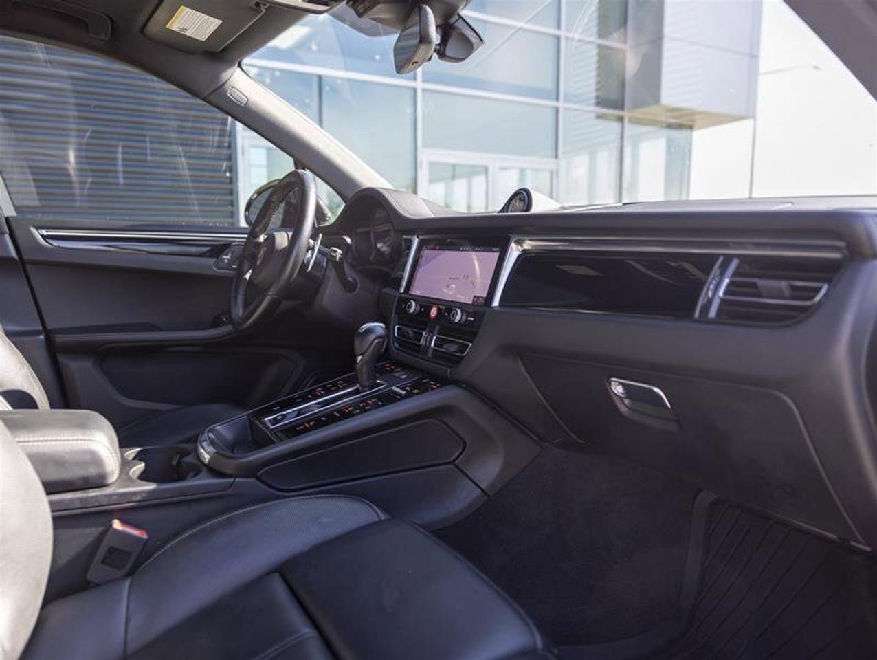 2023 Porsche Macan S Photo