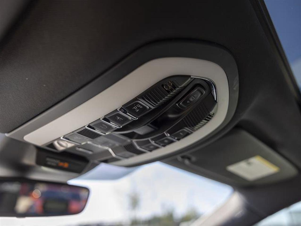 2023 Porsche Macan S Photo