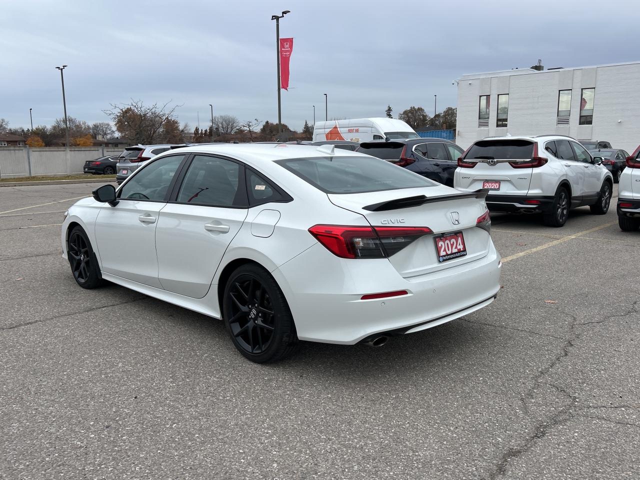 2024 Honda Civic Si Sedan Manual Sunroof CarPlay Wireless Charger Low Kms Photo