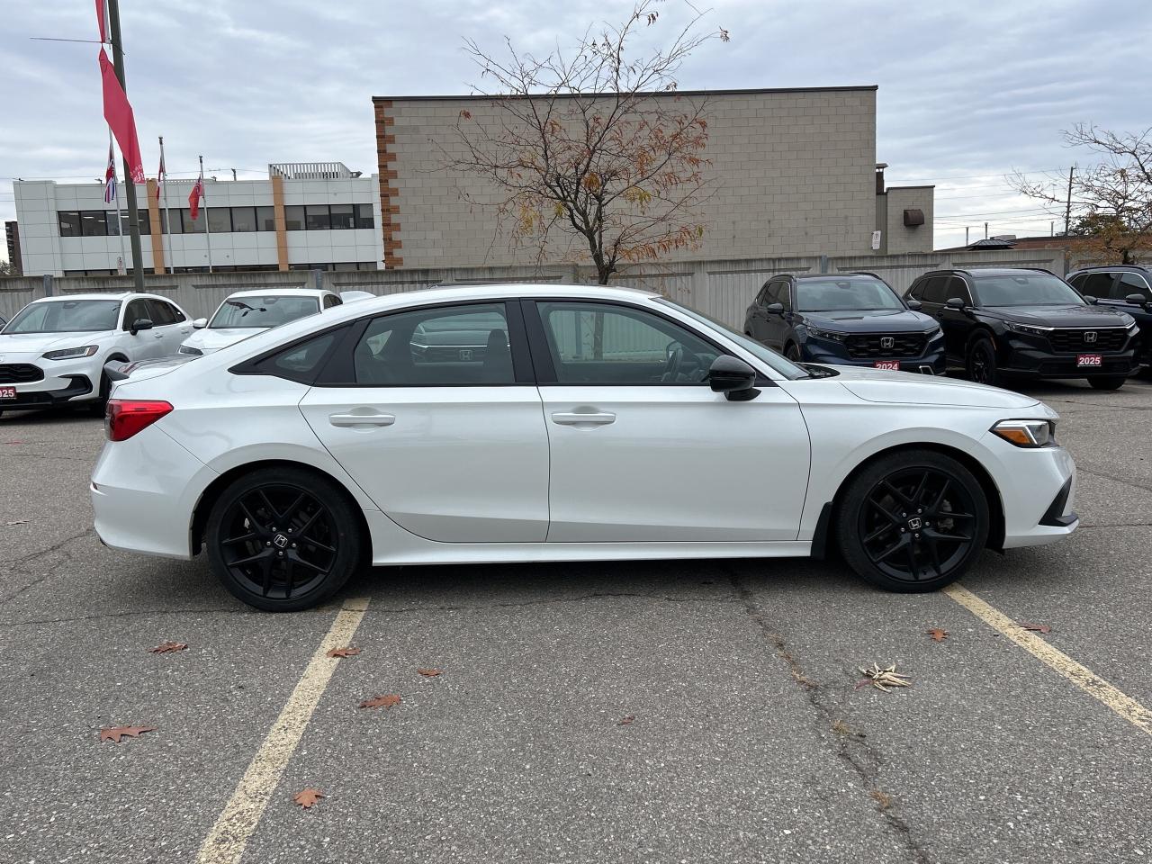 2024 Honda Civic Si Sedan Manual Sunroof CarPlay Wireless Charger Low Kms Photo