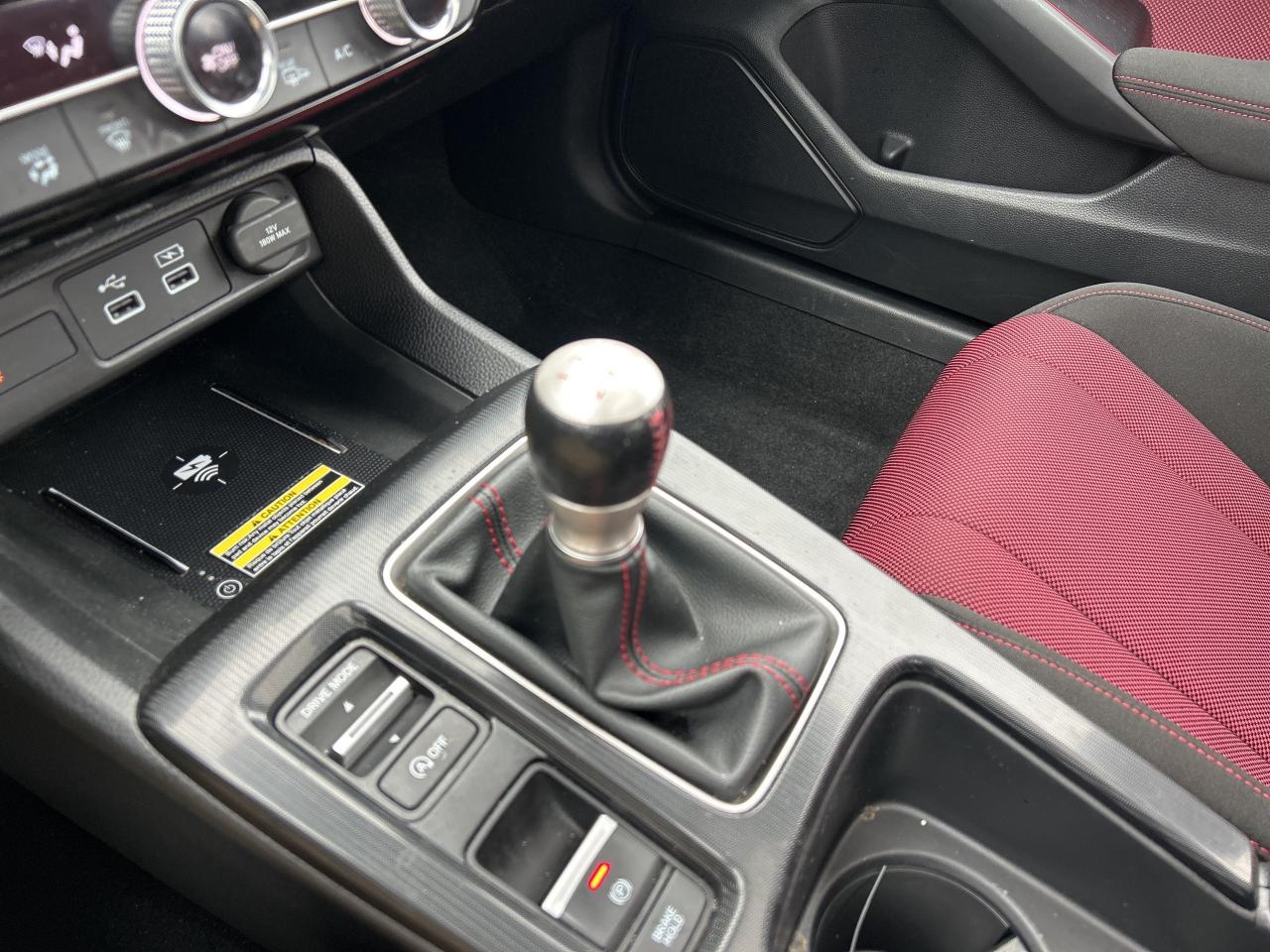 2024 Honda Civic Si Sedan Manual Sunroof CarPlay Wireless Charger Low Kms Photo