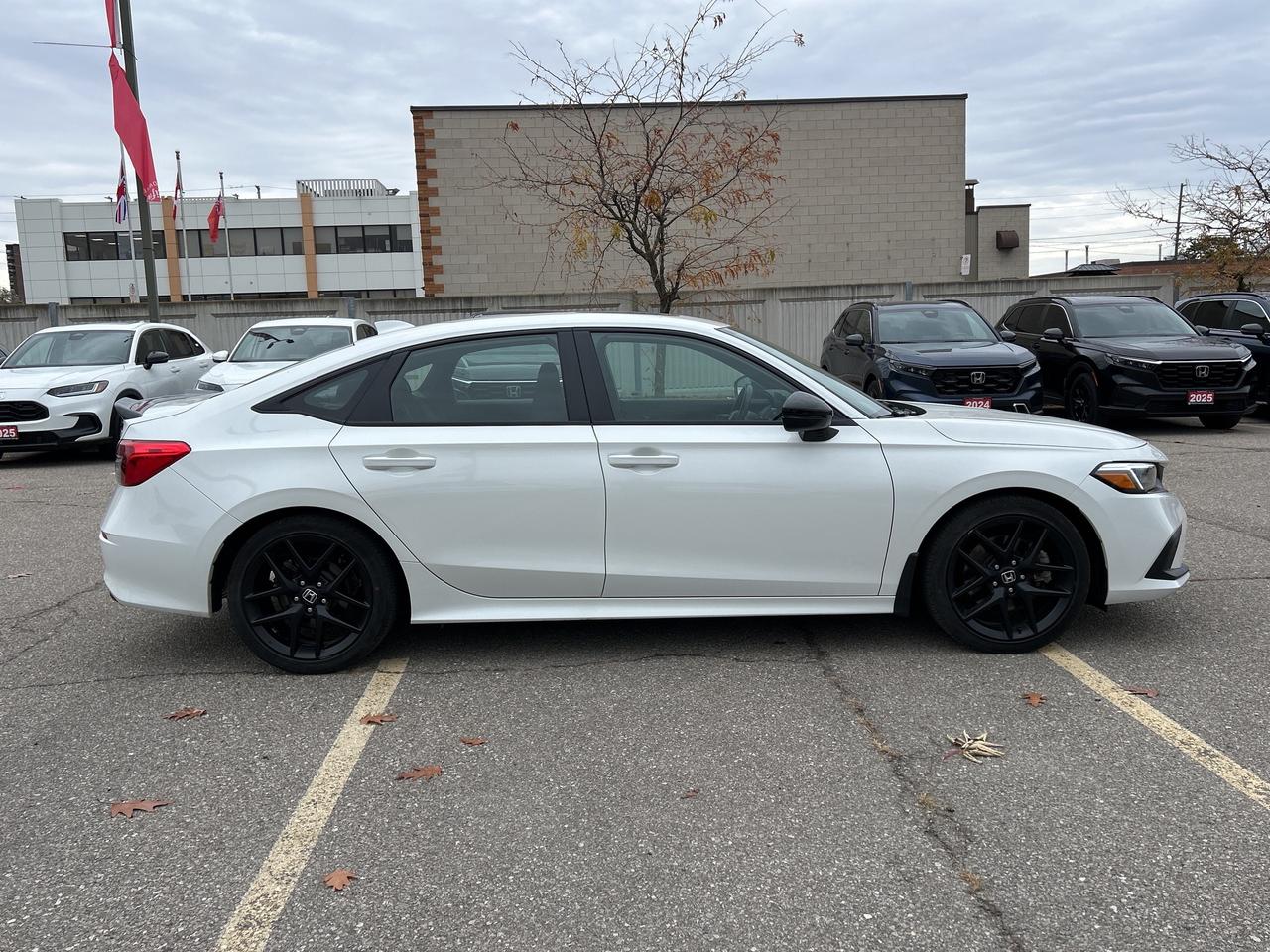 2024 Honda Civic Si Sedan Manual Sunroof CarPlay Wireless Charger Low Kms Photo