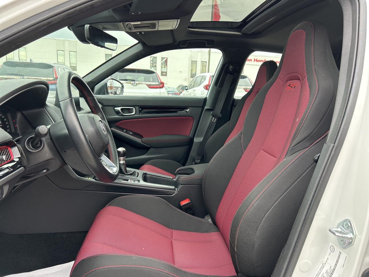 2024 Honda Civic Si Sedan Manual Sunroof CarPlay Wireless Charger Low Kms Photo