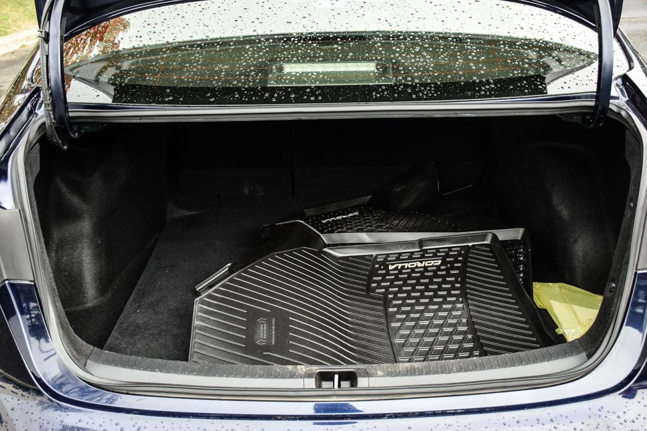 2023 Toyota Corolla Hybrid SE AWD / NO ACCIDENT / SUNROOF / CARPLAY / BSM Photo