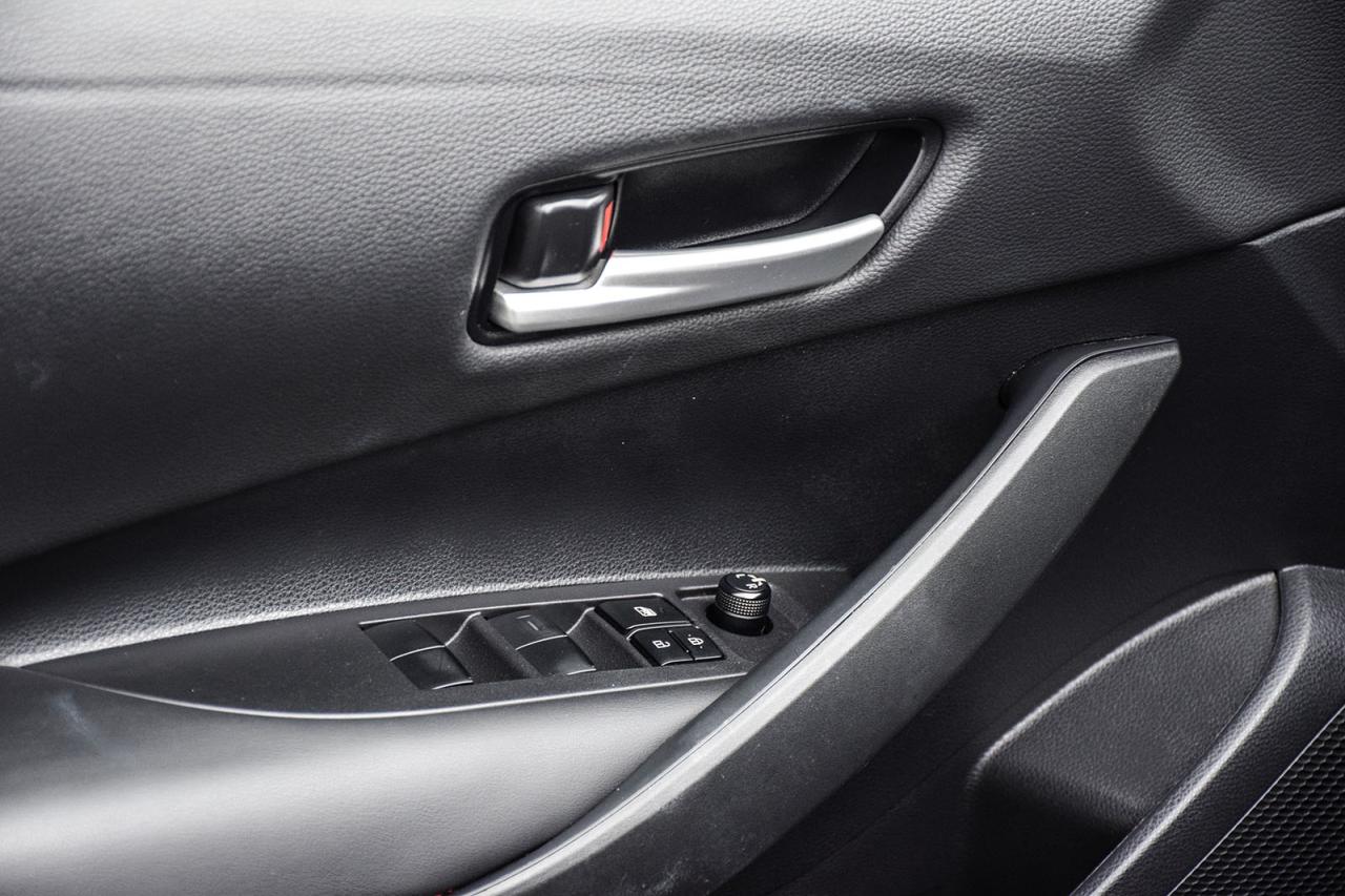 2023 Toyota Corolla Hybrid SE AWD / NO ACCIDENT / SUNROOF / CARPLAY / BSM Photo