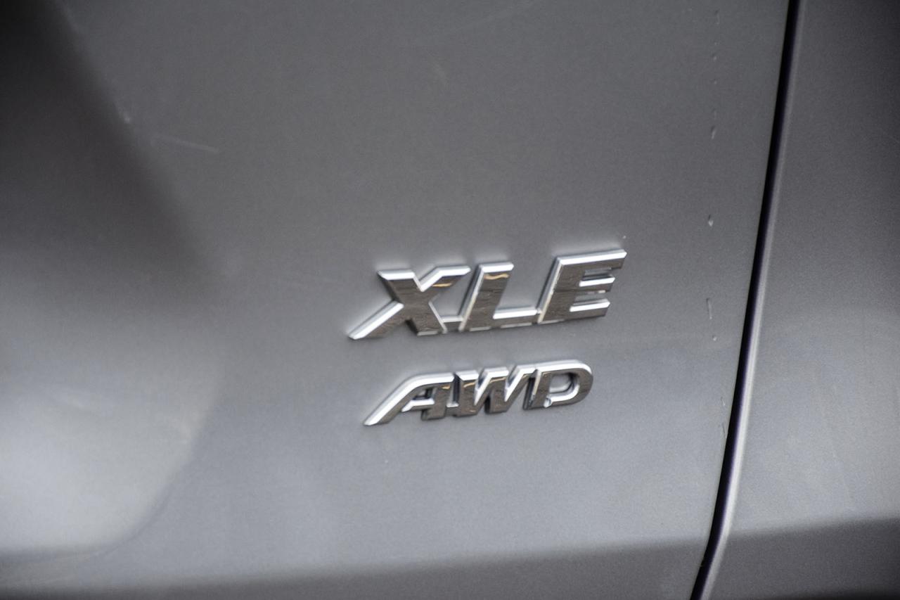 2022 Toyota RAV4 XLE AWD / SUNROOF / CARPLAY / BSM Photo