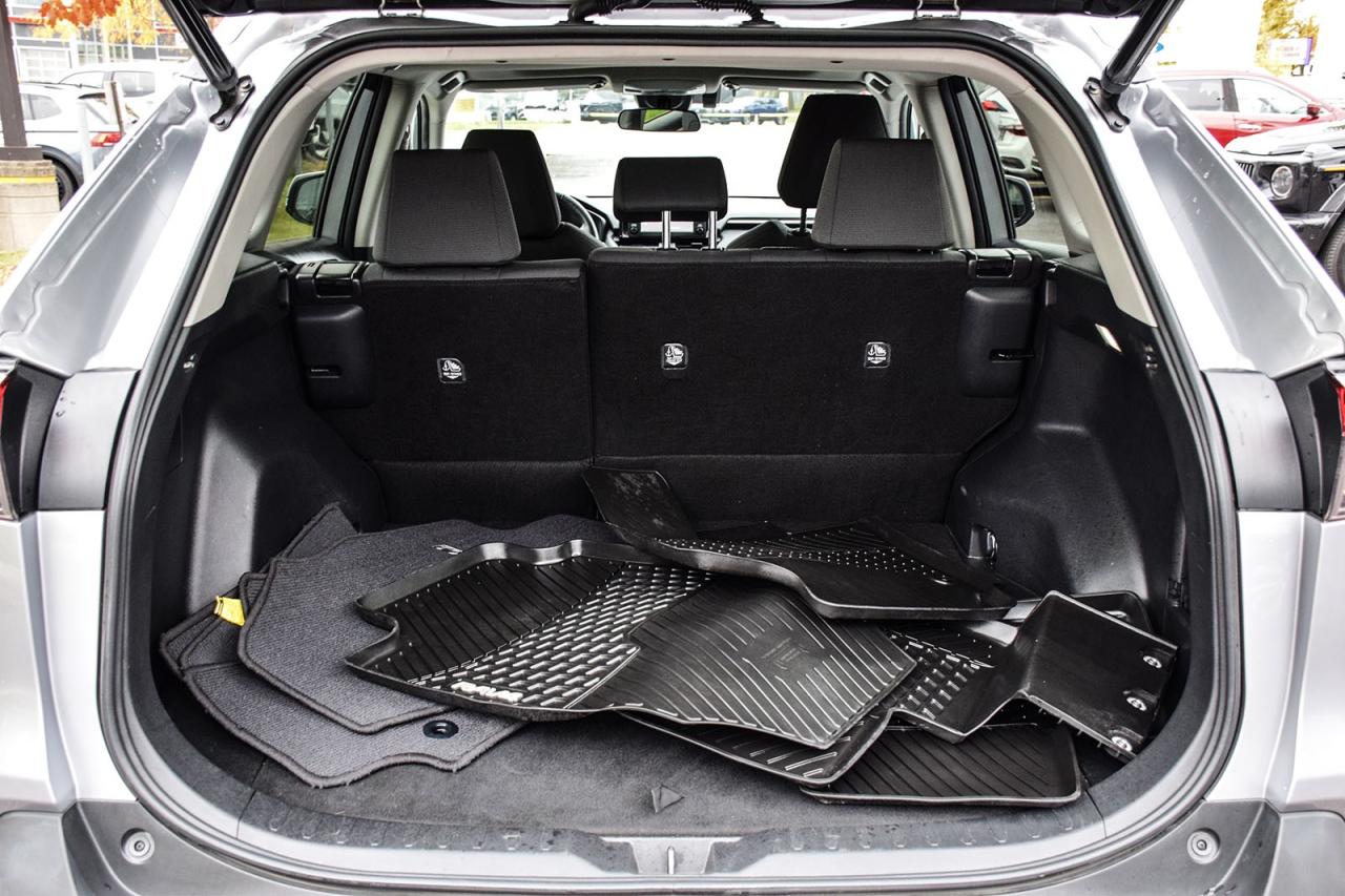 2022 Toyota RAV4 XLE AWD / SUNROOF / CARPLAY / BSM Photo