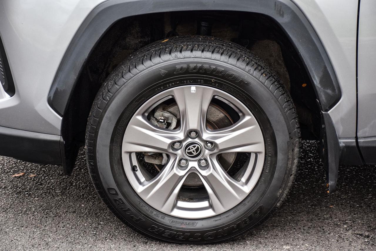 2022 Toyota RAV4 XLE AWD / SUNROOF / CARPLAY / BSM Photo