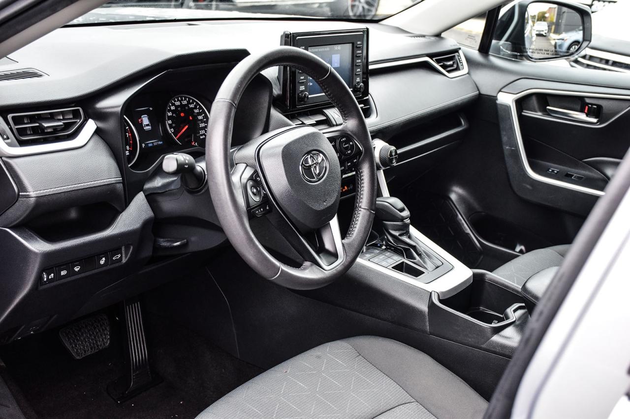 2022 Toyota RAV4 XLE AWD / SUNROOF / CARPLAY / BSM Photo