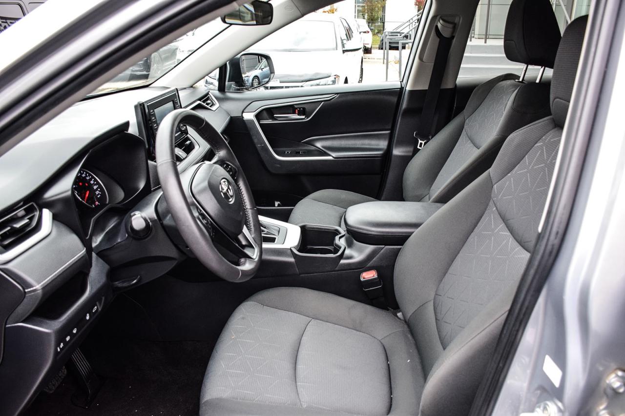 2022 Toyota RAV4 XLE AWD / SUNROOF / CARPLAY / BSM Photo