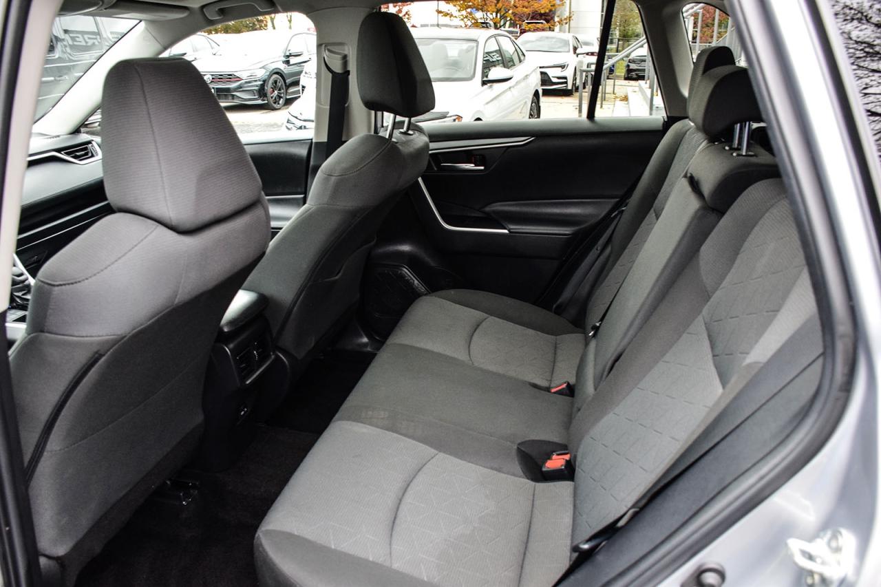 2022 Toyota RAV4 XLE AWD / SUNROOF / CARPLAY / BSM Photo