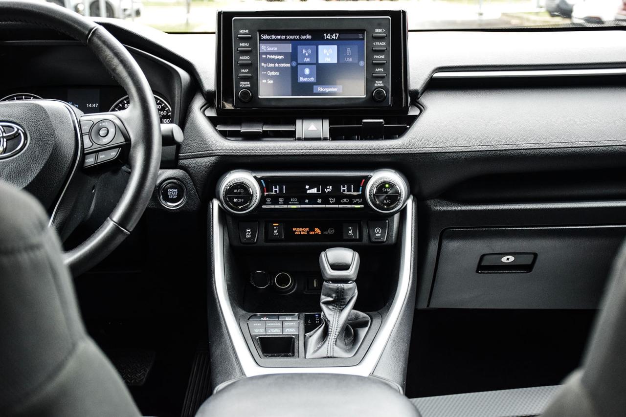 2022 Toyota RAV4 XLE AWD / SUNROOF / CARPLAY / BSM Photo