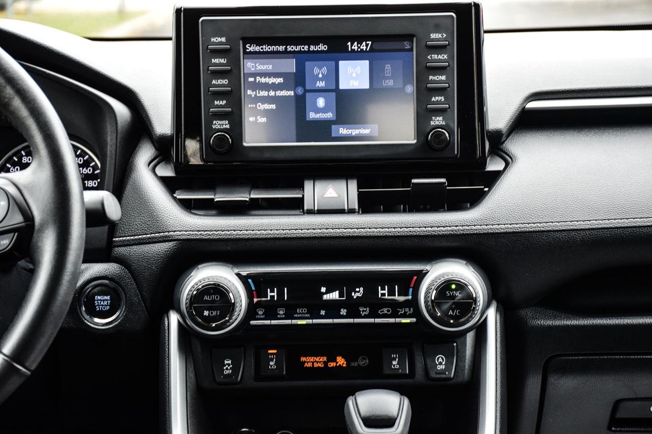 2022 Toyota RAV4 XLE AWD / SUNROOF / CARPLAY / BSM Photo