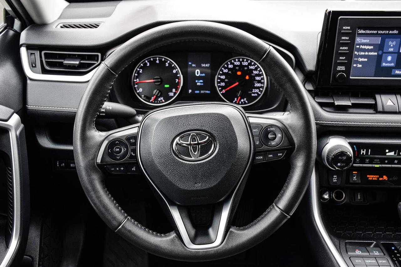 2022 Toyota RAV4 XLE AWD / SUNROOF / CARPLAY / BSM Photo