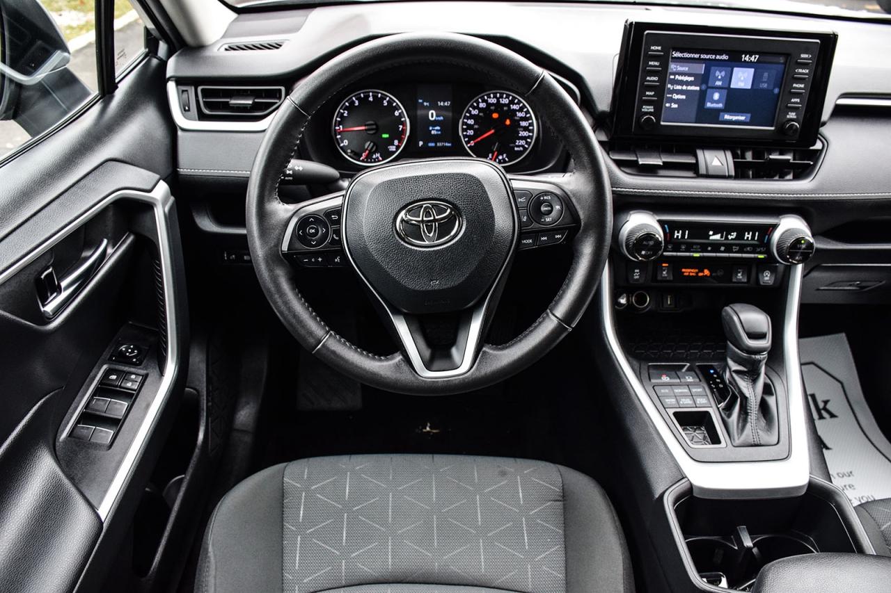 2022 Toyota RAV4 XLE AWD / SUNROOF / CARPLAY / BSM Photo