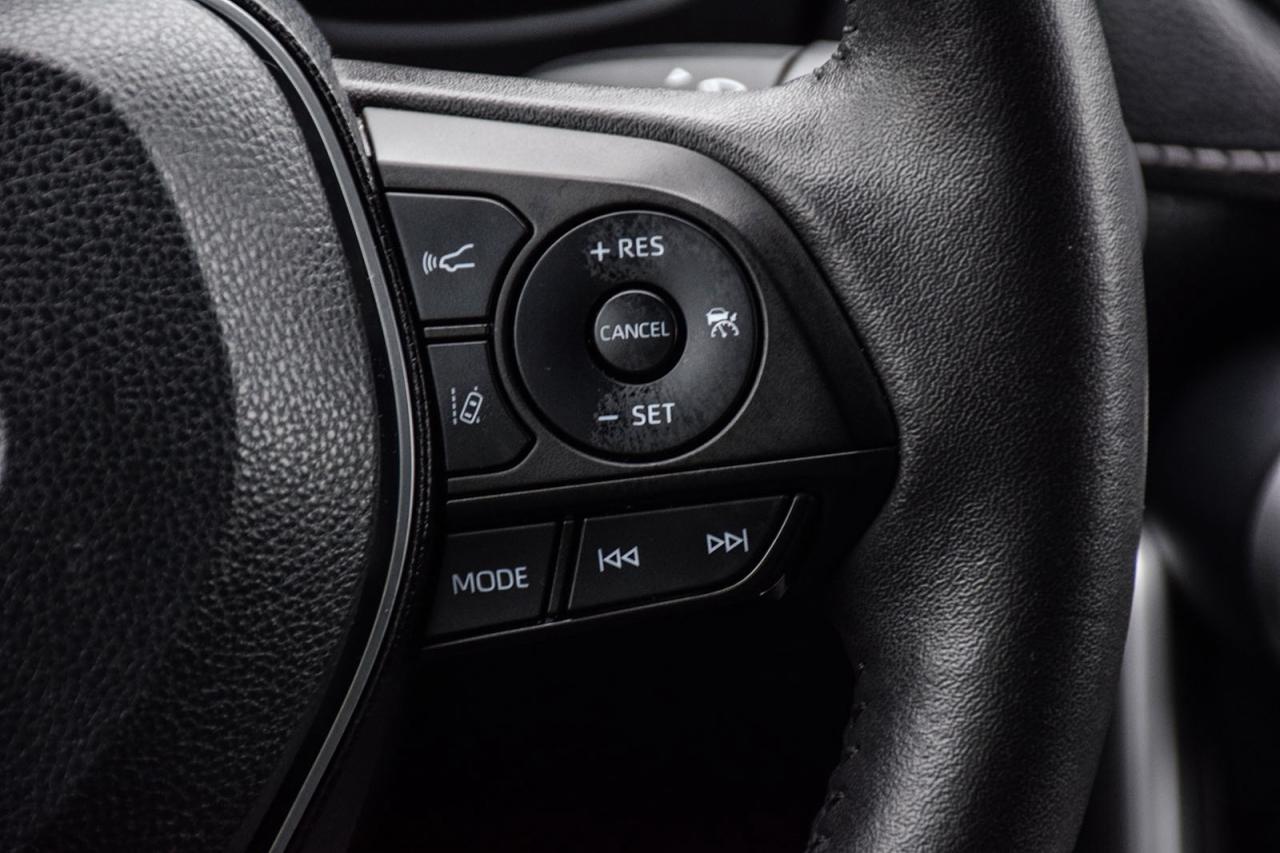 2022 Toyota RAV4 XLE AWD / SUNROOF / CARPLAY / BSM Photo