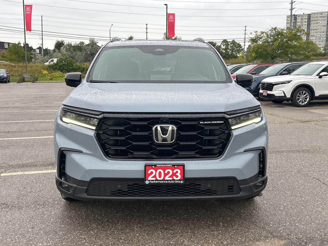 2023 Honda Pilot Black Edition  Leather  Pano Roof  Navigation Photo