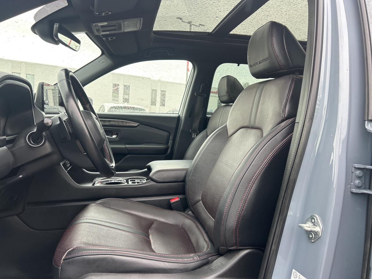 2023 Honda Pilot Black Edition  Leather  Pano Roof  Navigation Photo