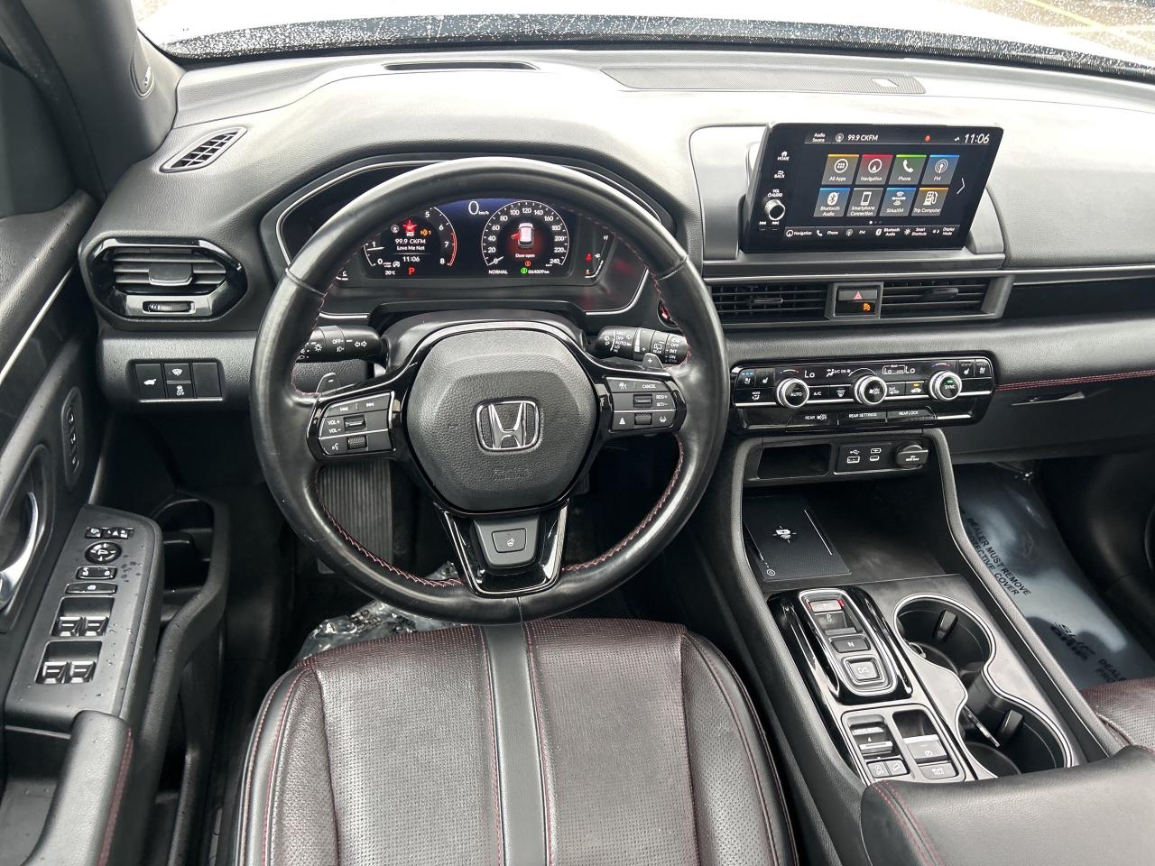 2023 Honda Pilot Black Edition  Leather  Pano Roof  Navigation Photo