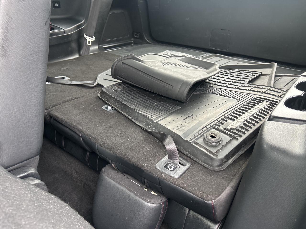 2023 Honda Pilot Black Edition  Leather  Pano Roof  Navigation Photo