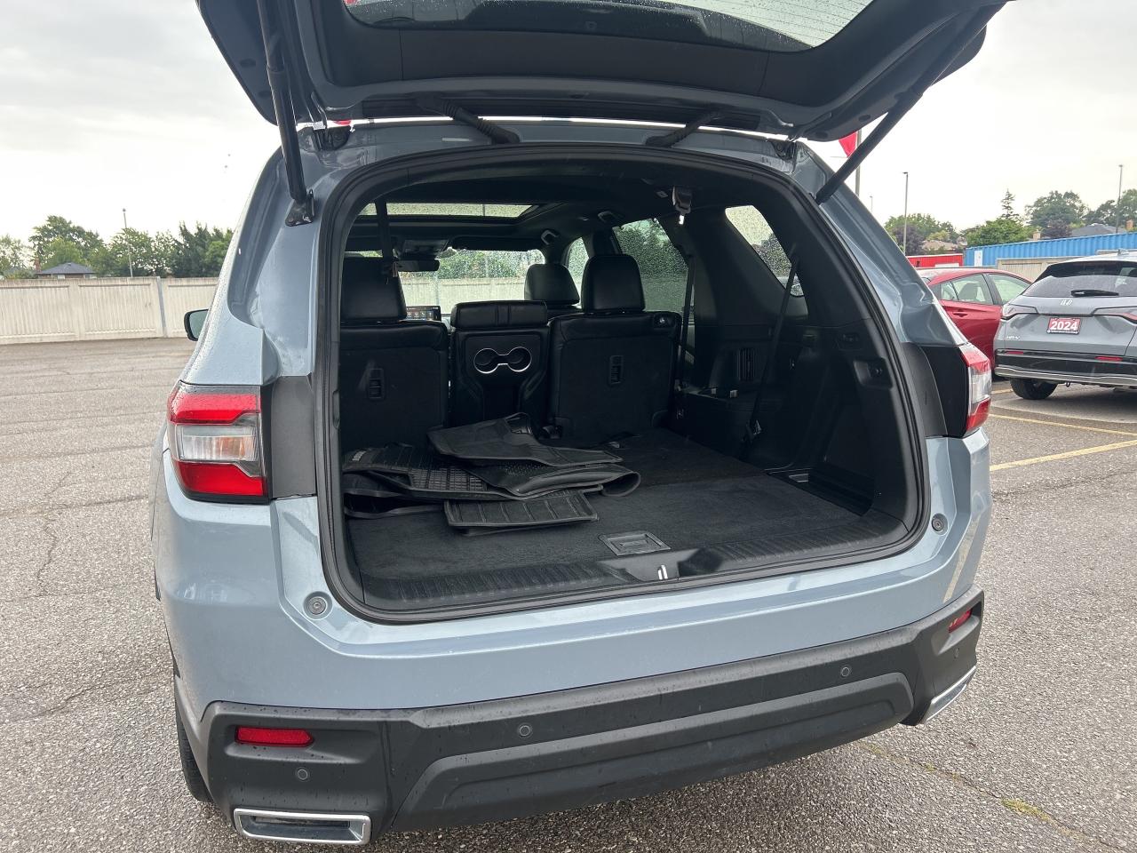 2023 Honda Pilot Black Edition  Leather  Pano Roof  Navigation Photo