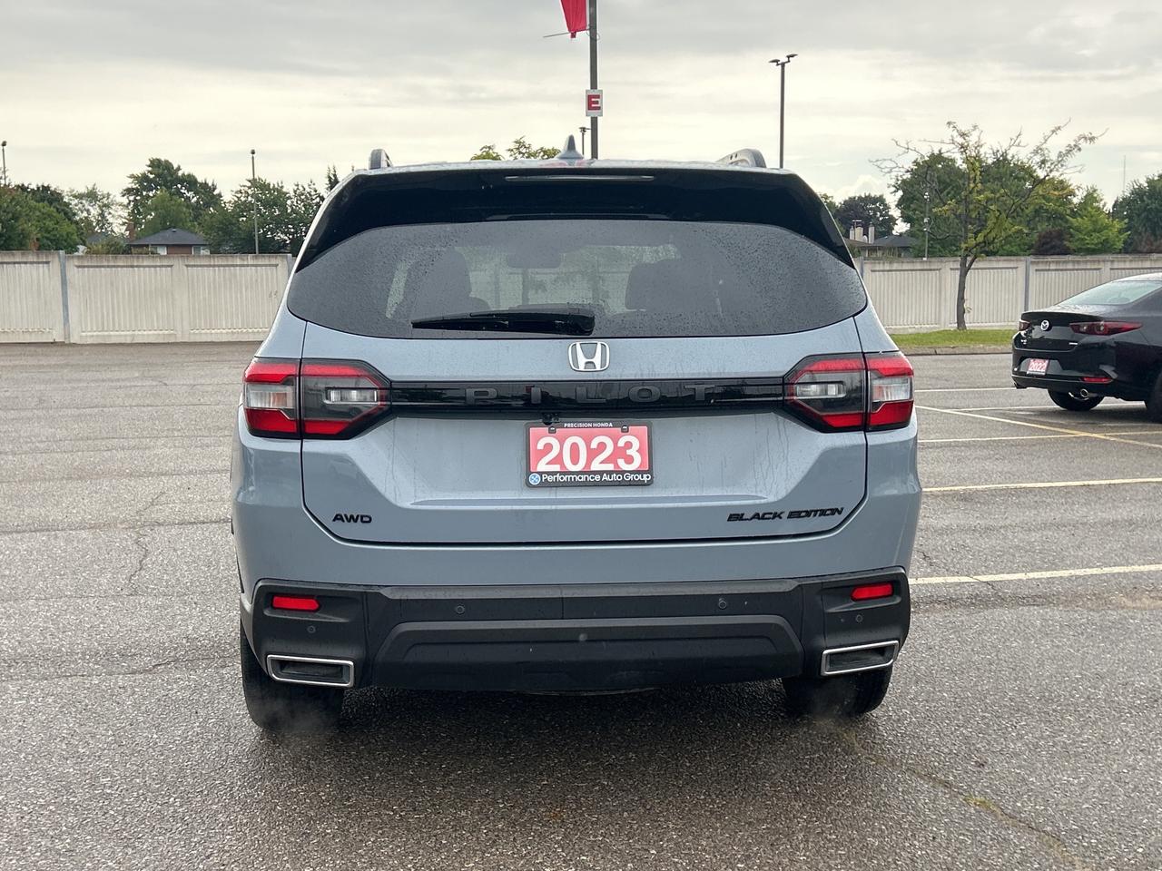 2023 Honda Pilot Black Edition  Leather  Pano Roof  Navigation Photo4