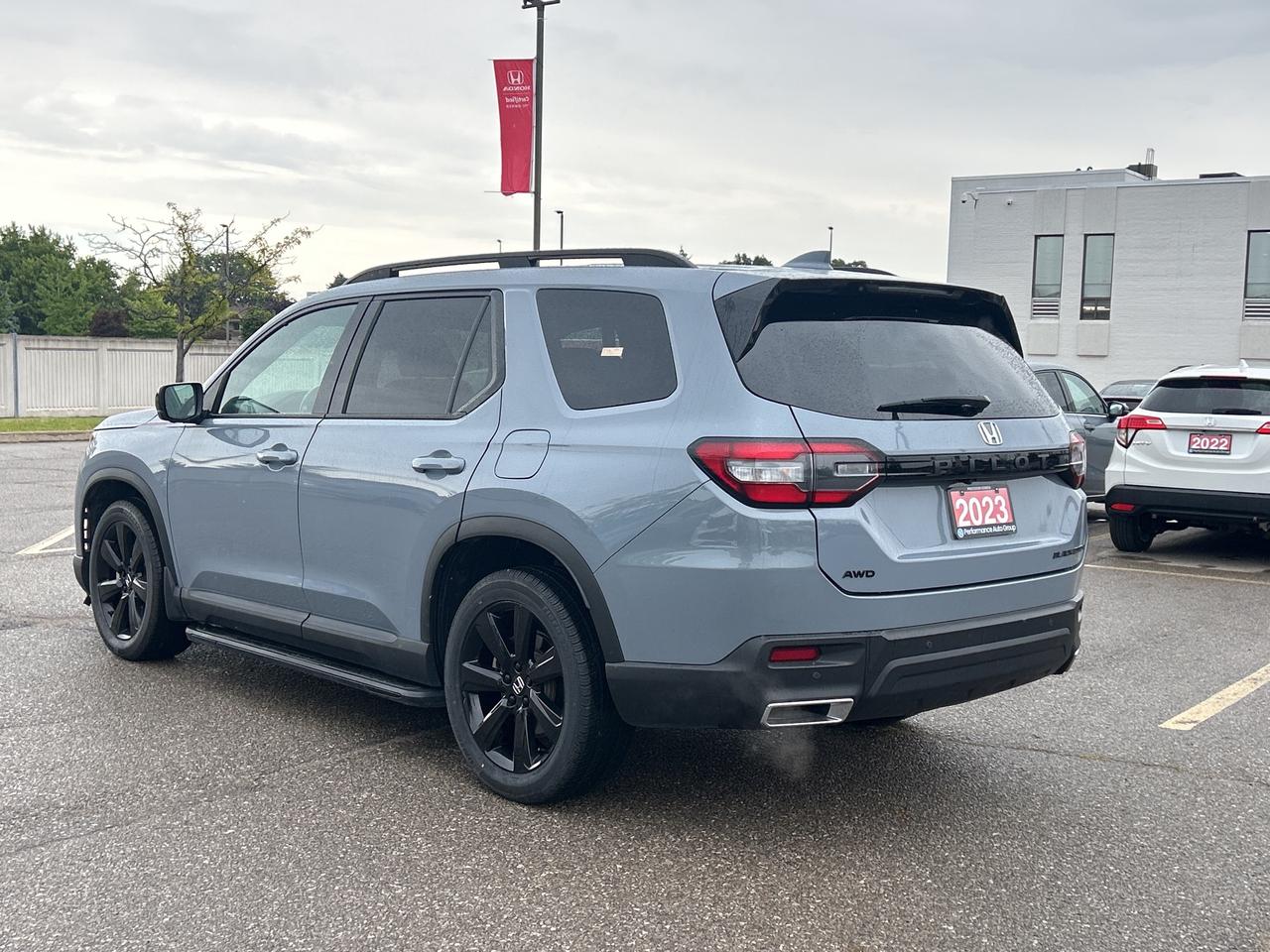 2023 Honda Pilot Black Edition  Leather  Pano Roof  Navigation Photo3