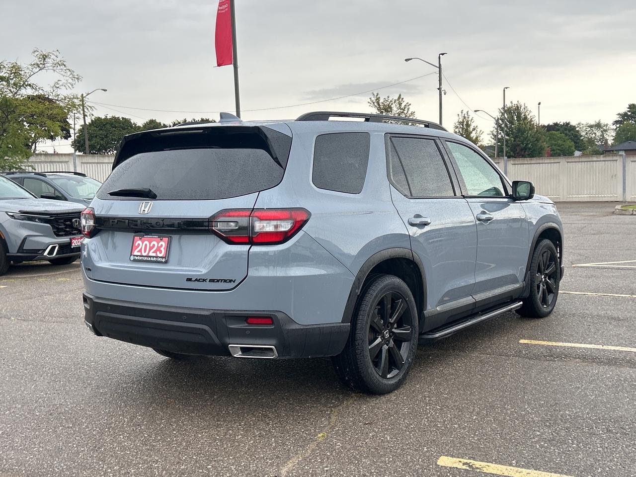 2023 Honda Pilot Black Edition  Leather  Pano Roof  Navigation Photo