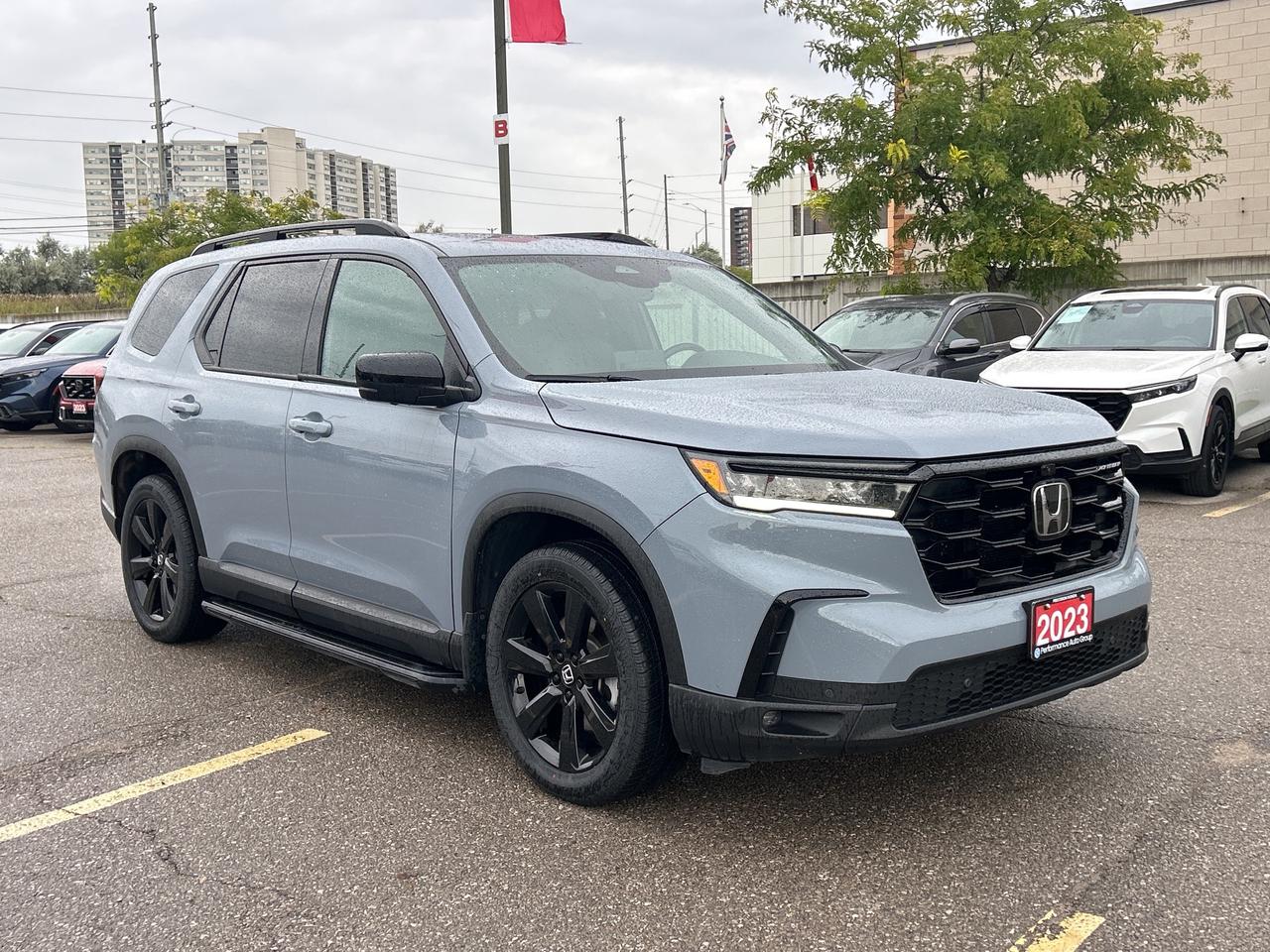 2023 Honda Pilot Black Edition  Leather  Pano Roof  Navigation Photo