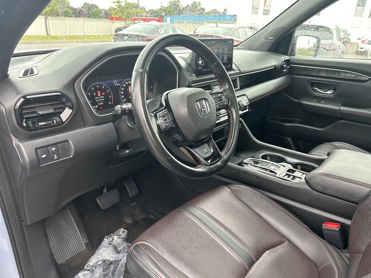 2023 Honda Pilot Black Edition  Leather  Pano Roof  Navigation Photo