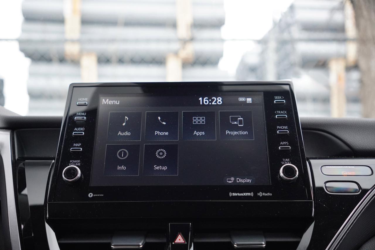 2021 Toyota Camry HYBRID XSE / NO ACCIDENT / SUNROOF / LEATHER/CARPLAY/BSM Photo